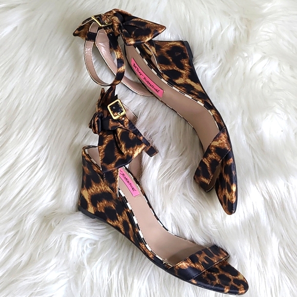 Betsey Johnson Shoes - Betsy Johnson Neely Leopard Print Wedges Strappy Bow Sandals Size 7.5 Brand New